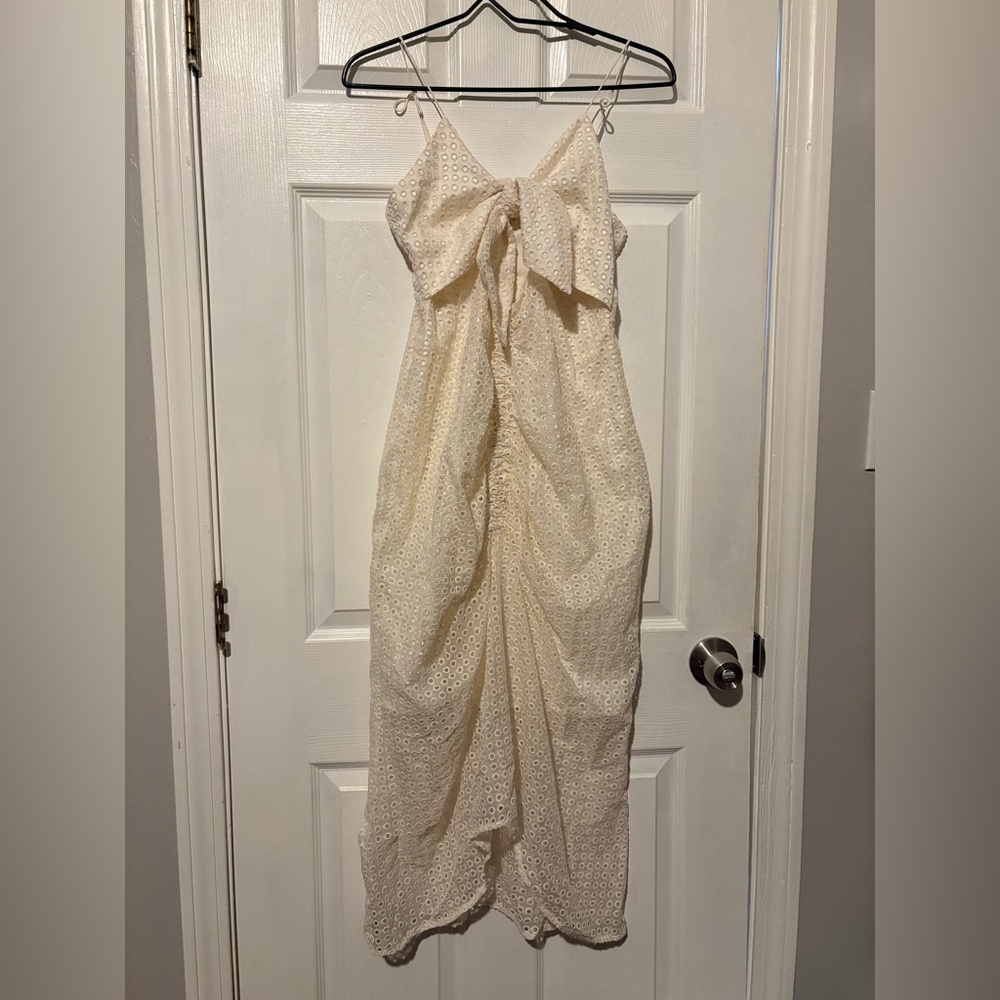 White dress( my room light yellow)